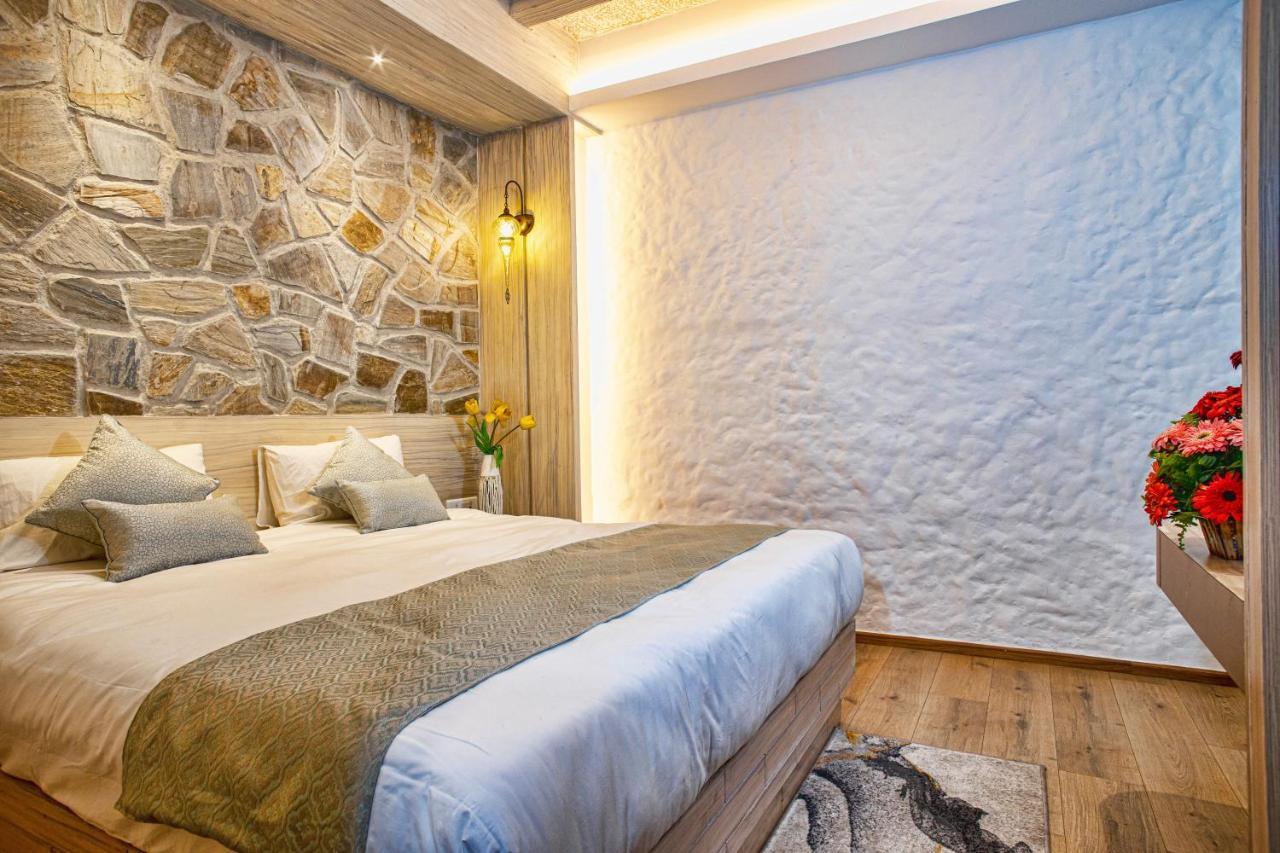 Executive Suite Jacuzzi on Food Beverage Sauna Steam,1085138710:JPEG